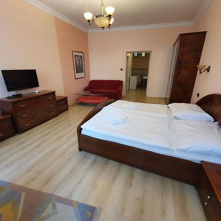 Evergreen Apartments Hotel KLV Exterior foto