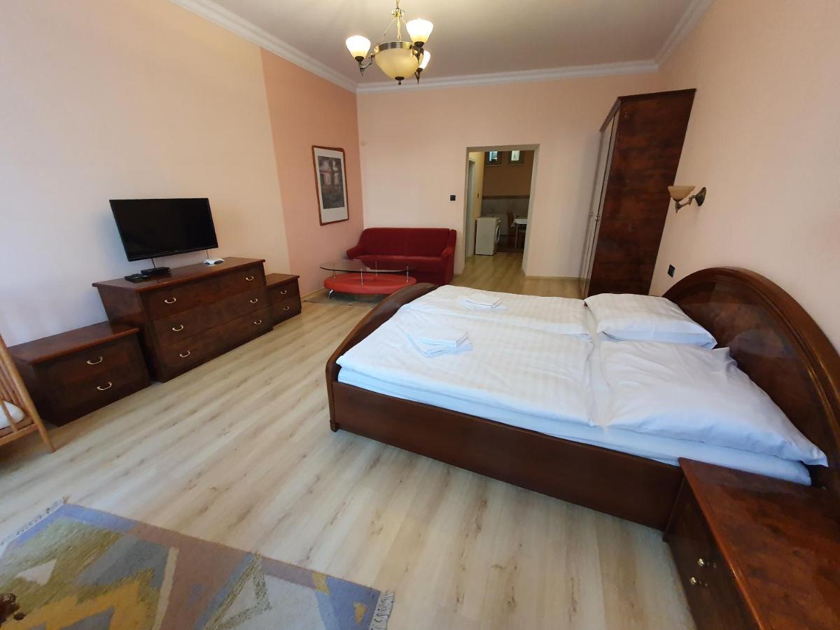 Evergreen Apartments Hotel KLV Exterior foto