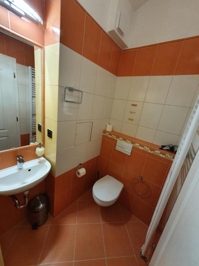 Evergreen Apartments Hotel KLV Exterior foto